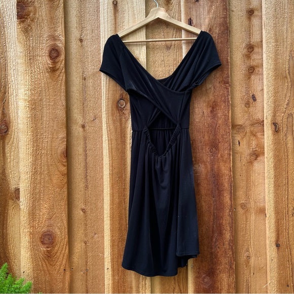 Black Knit Open-Back Cap-sleeve Skater Dress 🌿 - Picture 3 of 9